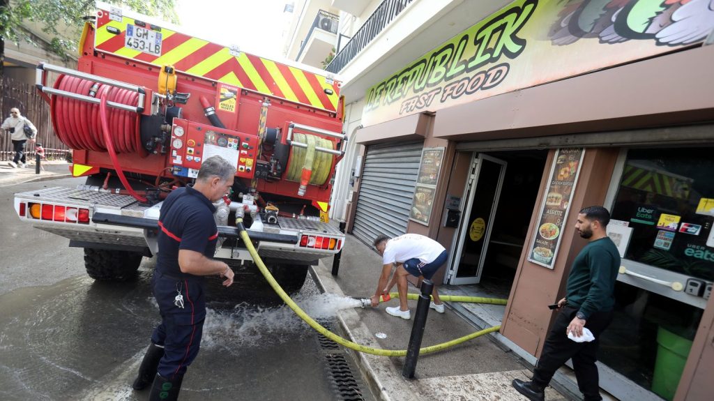 Inondations à Cannes : le maire dénonce "un problème d'alertes", Météo-France se défend
L'épisode de pluies et d'orages qui s'est abattu sur les Alpes-Maritimes, lundi, a été bref mais intense. David Lisnard, maire de la ville, dénonce un manque d'anticipation.