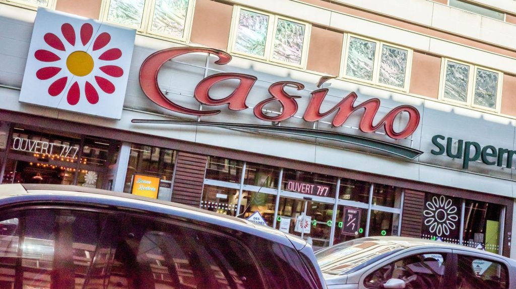 Casino : 21 magasins vont fermer leurs portes, faute de repreneur
Les repreneurs ont jusqu'à lundi pour se manifester, rappelle France Bleu Saint-Étienne Loire. Près d'un millier de personnes vont être licenciées.