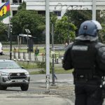 Nouvelle-Calédonie : un homme a été tué par balle au cours d'une opération des forces de l'ordre, le douzième mort depuis le début de la crise
Des confrontations étaient en cours à Saint-Louis entre la population et les gendarmes, qui faisaient usage de gaz lacrymogènes.