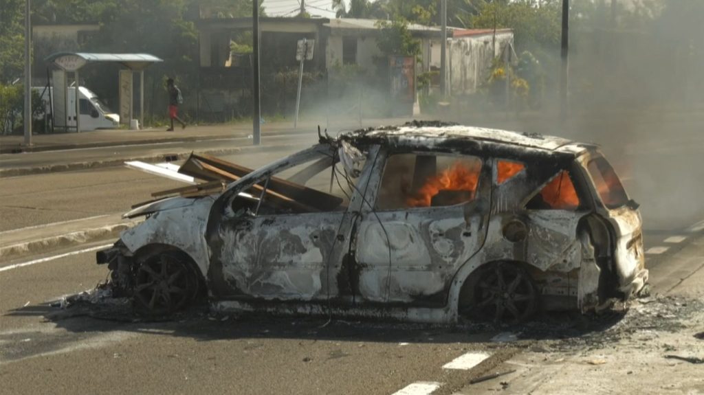 Violences contre la vie chère : "La vie en Martinique, même pour la classe moyenne, devient totalement insoutenable", déplore une députée PS
Béatrice Bellay demande à l'État de prendre la "responsabilité" de bloquer les prix.
