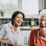 Services à la personne : les Français estiment que ce secteur est essentiel et demandent son développement et sa valorisation
La population vieillit et le secteur des services d’aides à la personne, les SAP, est voué à un développement de fait. Face à ces besoins, il faut le renforcer et surtout valoriser et accompagner ceux qui y travaillent.