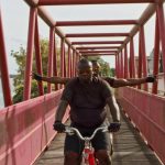 Reportage
Documentaire "Golo et Ritchie" au cinéma : "À Grigny, il n'y a pas que la drogue et la violence, il y a des belles personnes", confie Golo
Sorti le 14 août au cinéma, le film, qui met en scène ces deux banlieusards sur un tandem à la découverte de la France, a attiré 320 000 spectateurs dans les salles. Rencontre avec les deux protagonistes et leur ville, Grigny.