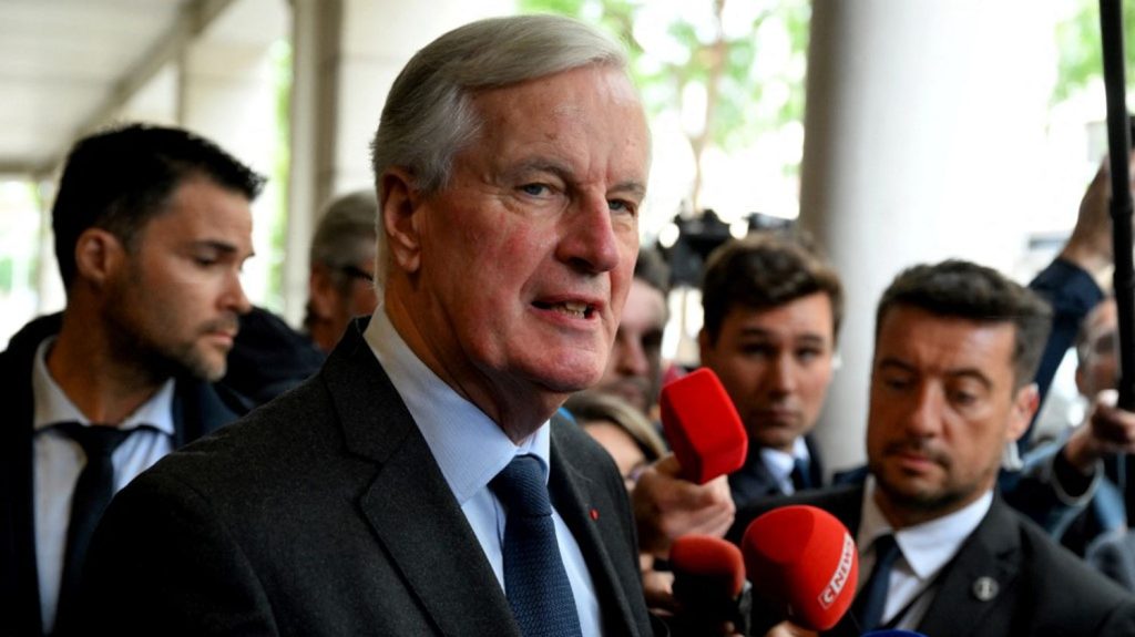 Michel Barnier à Matignon : quels sont les dossiers socio-économiques qui attendent le futur gouvernement ?
Le budget 2025, qui doit être examiné par le Parlement à partir du 1er octobre, et la réforme des retraites, dont la gauche et l'extrême droite demandent l'abrogation, pourraient occuper les premières semaines du gouvernement Barnier. Mais d'autres sujets l'attendent.