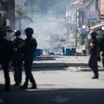 Emeutes en Nouvelle-Calédonie : deux personnes tuées par balle lors d'une opération des forces de l'ordre, treize personnes sont mortes depuis le début de la crise
Des affrontements ont eu lieu à Saint-Louis entre la population et les gendarmes, qui faisaient usage de gaz lacrymogènes.