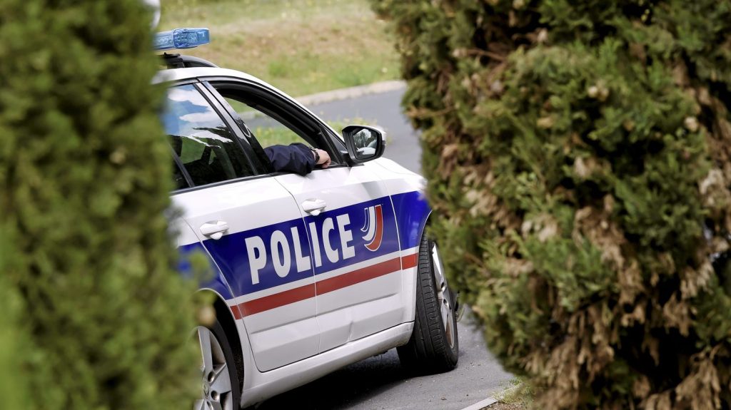 Auxerre : un adolescent de 15 ans enlevé, battu et violé, cinq personnes mises en examen
Les suspects sont des hommes âgés de 16 à 25 ans. Trois d'entre eux ont été placés en détention provisoire.