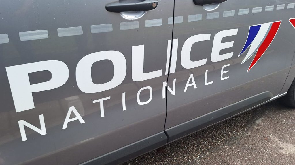 Un enseignant frappé par un lycéen après lui avoir confisqué son téléphone à Villeurbanne près de Lyon
Le professeur d'économie et de gestion a déposé plainte après avoir été blessé par un élève.