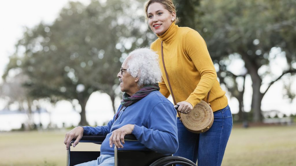 Salariés aidants : les entreprises sont-elles prêtes à négocier ?
Cinq millions de salariés en France aident un proche malade ou handicapé. Les entreprises sont-elles prêtes à favoriser leur équilibre entre vie pro et perso ?