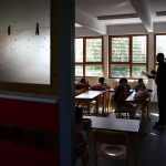 Témoignages
"C'est mettre en échec des élèves dès le début de l'année" : pourquoi certains enseignants sont entrés en "résistance pédagogique" contre les évaluations nationales
Depuis cette année, tous les niveaux de classes élémentaires doivent être soumis à une évaluation nationale. Une mesure contre laquelle protestent certains enseignants.