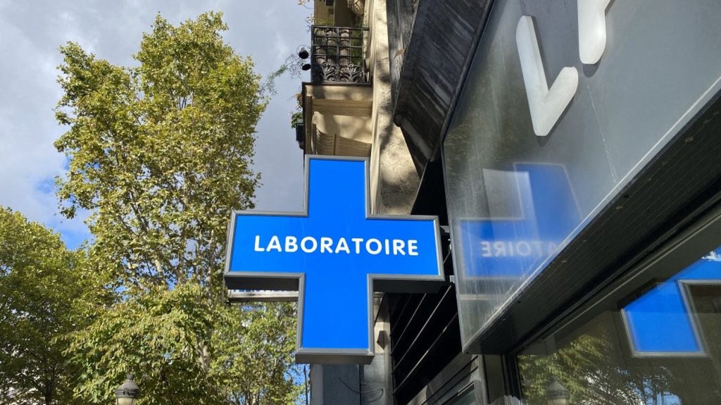 Les laboratoires d'analyse médicale appelés à fermer de vendredi à lundi contre une baisse des remboursements par l'Assurance maladie, "une mesure unilatérale et destructrice"
L'enveloppe budgétaire de l'Assurance maladie a déjà été réduite deux fois depuis 2023.