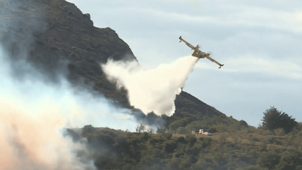 Pyrénées-Orientales : un incendie maîtrisé près de Castelnou
Dans les Pyrénées-Orientales, jeudi 12 septembre, les habitants de Castelnou ont été évacués et plus de 400 hectares ont brûlé. 350 pompiers sont mobilisés vendredi 13 septembre pour continuer de maîtriser le feu.