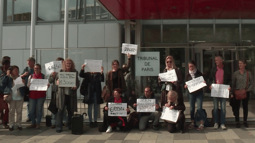 Procès Indexia : la société d'assurance jugée pour pratiques commerciales trompeuses
Un procès hors normes s'est ouvert au tribunal de Paris, lundi 23 septembre : celui de la société d'assurance Indexia, jugée pour pratiques commerciales trompeuses. Des consommateurs accusent l'entreprise de prélèvements abusifs. Le procès doit durer jusqu'au 2 octobre.