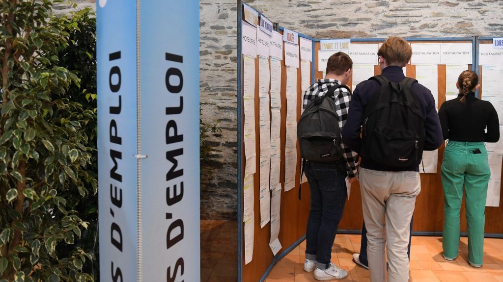 L'entrée dans le monde du travail inquiète une majorité d'étudiants
Les étudiants ne voient pas la vie en rose quand on les interroge sur le monde du travail. Ils se projettent dans un environnement dur, stressant et compétitif, mais sans le rejeter pour autant.