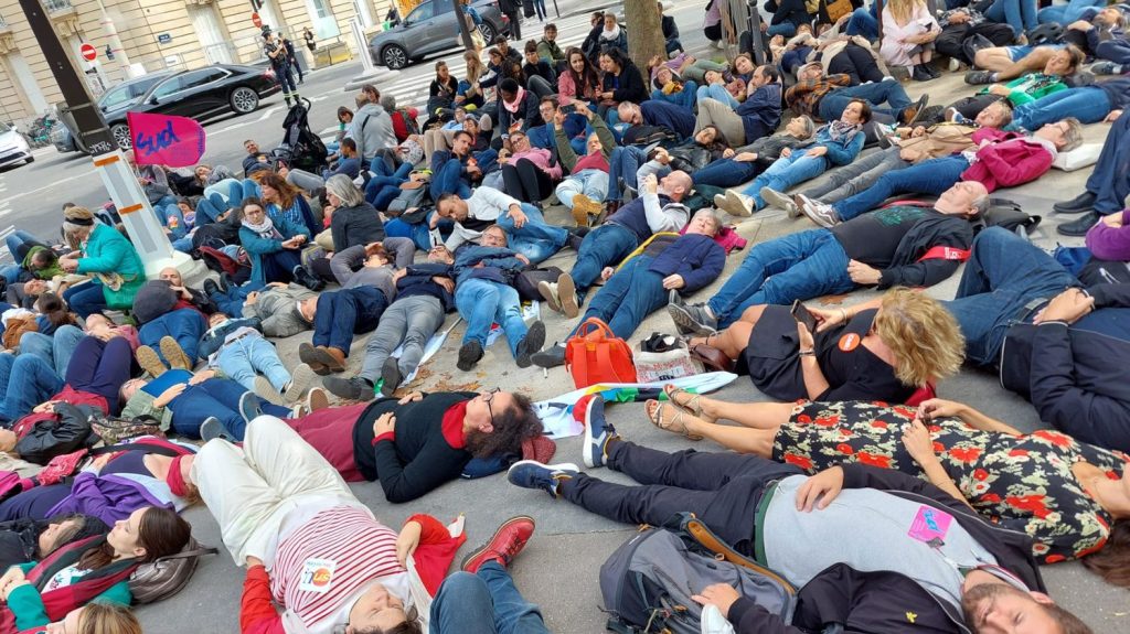 Reportage
"La situation est extrêmement tendue" : dans un contexte de crise agricole, les inspecteurs du travail redoutent un nouveau drame
Vingt ans après l'assassinat de deux contrôleurs en Dordogne, les agents de l'État ont manifesté à Paris mardi pour dénoncer un climat toujours très tendu et un manque de soutien du gouvernement.