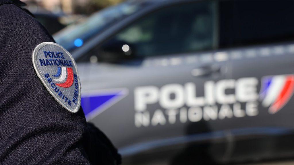 Mort d'un agent municipal à Grenoble : "Nous sommes en déficit grave d’effectifs sur le département", plaide le syndicat de police Unité
Un agent municipal a été tué par balle, dimanche, à Grenoble après avoir tenté de retenir l'auteur d'un accident de la circulation.