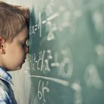Décrochage scolaire : comment comprendre et aider les enfants en difficulté ?
Le 25 septembre prochain marquera la 17e journée du Refus de l'Échec Scolaire, organisée par l’association AFEV. L’occasion de faire le point sur la question du décrochage scolaire.