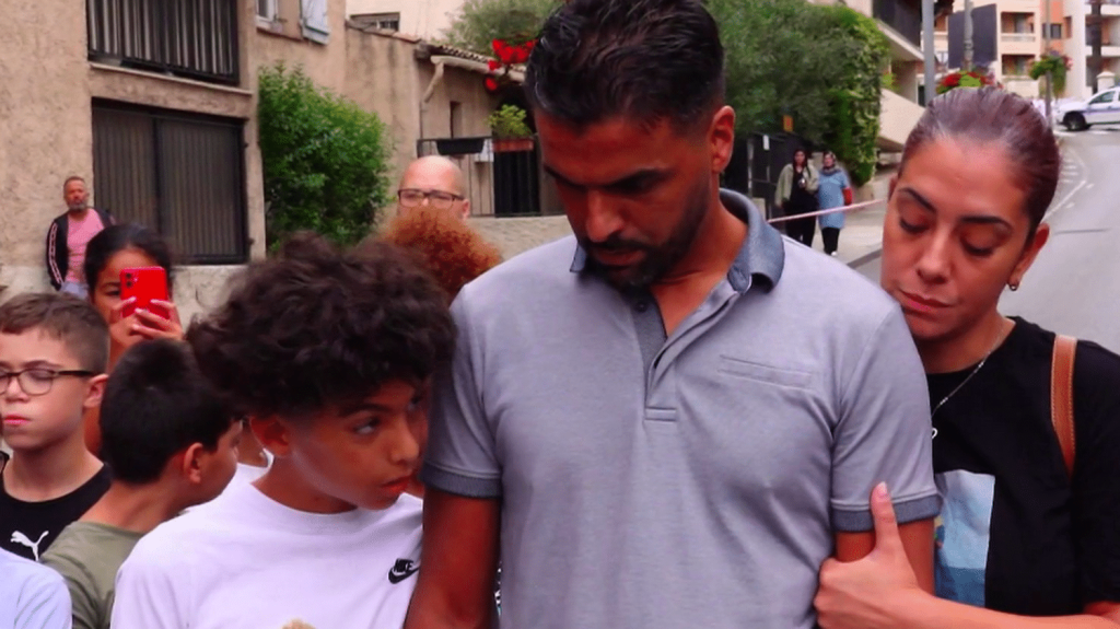 Fillette fauchée à Vallauris : une nouvelle marche blanche, la famille demande justice
À Vallauris, la famille de Kamilya réclame toujours justice pour leur fille, décédée fin août après avoir été percutée par un motard. Ses parents ont organisé un nouvel hommage, dans la matinée du dimanche 22 septembre.