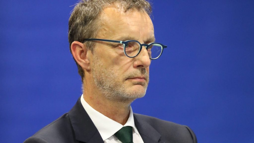 Mort d'un agent municipal à Grenoble : un mandat d'arrêt européen diffusé à l'encontre du suspect
Selon le procureur de Grenoble, il s'agit d'une "garantie" en cas de fuite à l'étranger.