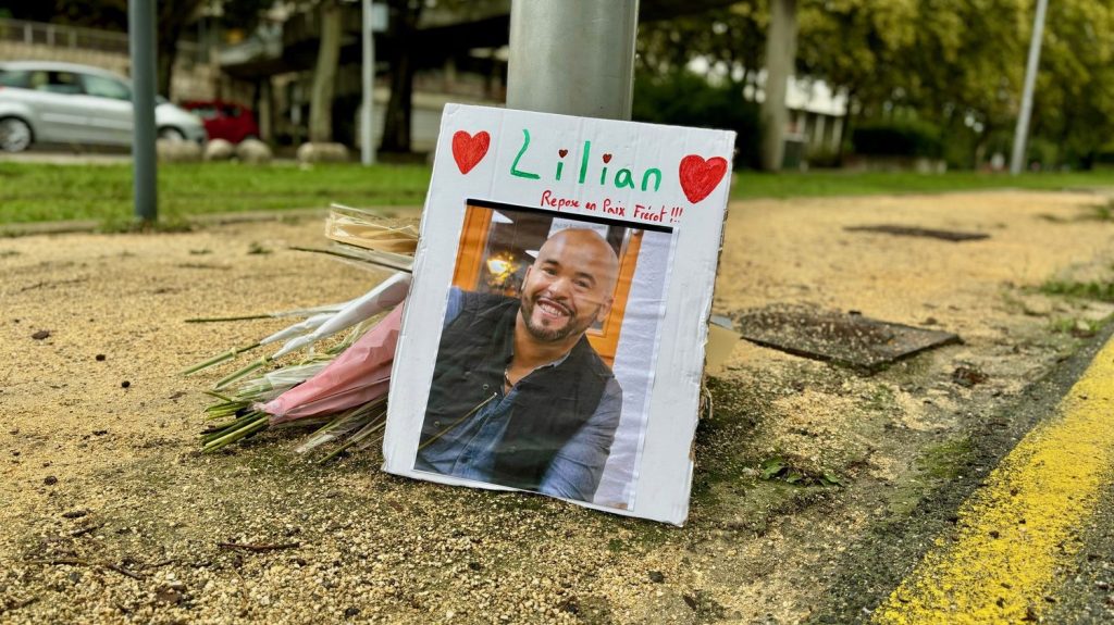 Mort d'un agent municipal à Grenoble : une marche blanche en hommage à Lilian Dejean aura lieu dimanche
Lilian Dejean s'est fait tirer dessus alors qu'il travaillait dimanche dernier en tentant d'empêcher l'auteur d'un accident de s'enfuir.