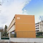 Reportage
"Ça n'a fait que se dégrader" : à Marseille, des professeurs font valoir leur droit de retrait après la découverte d'impacts de plombs au sein d'un collège
La quarantaine de professeurs et de personnels d'un collège du 13e arrondissement de Marseille, situé en réseau d'éducation prioritaire, a fait valoir leur droit de retrait depuis mardi. Ils dénoncent un "environnement de travail insécuritaire" qui ne fait "que se dégrader".