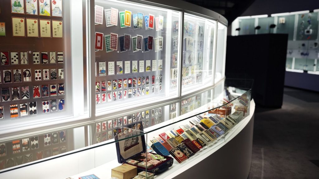 Souvenirs d'enfances, manettes de jeu géantes... On a visité le musée Nintendo de Kyoto, au Japon, en avant-première
Si ce musée consacré à la firme japonaise du jeu vidéo n'ouvre officiellement que le 2 octobre prochain à Kyoto au Japon, il affiche déjà complet jusqu'à fin novembre.