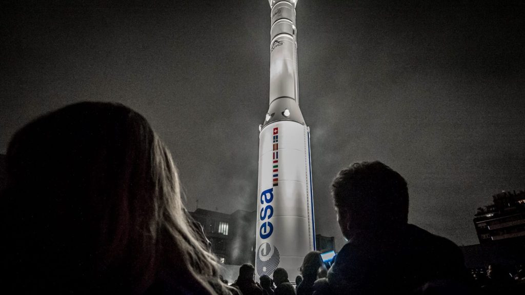 "Comprendre et d'anticiper les changements climatiques" : le nouveau satellite européen Sentinel-2C va scruter la Terre
La fusée Vega a finalement décollé jeudi matin depuis Kourou, en Guyane. L'appareil doit mettre en orbite le satellite Sentinel-2C, dont la mission sera d'observer les conséquences du réchauffement climatique sur la Terre.