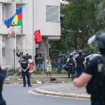 Témoignages
En Nouvelle-Calédonie, regain de tension à l'approche de la date anniversaire du rattachement de l'archipel à la France
Deux jeunes kanaks sont morts dans la tribu de Saint-Louis, dans la nuit de mercredi à jeudi.