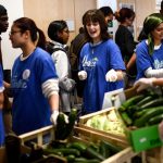 Podcast
Précarité alimentaire des étudiants, Taylor Swift soutient Kamala Harris et que vaut la PS5 Pro : ça dit quoi ce 11 septembre ?
Ce mercredi 11 septembre, "Ça dit quoi" suit une distribution alimentaire avec des étudiants en situation de précarité, Taylor Swift officialise son soutien à Kamala Harris contre Donald Trump et la PS5 Pro récupère le titre de console la plus puissante du monde.