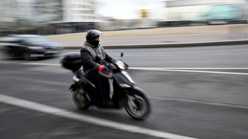 Précarité et mobilité : de plus en plus de Français touchés
La mobilité devient un vrai enjeu de société. Une enquête qui vient d’être publiée montre que de plus en plus de Français rencontrent des difficultés à se déplacer comme ils le souhaiteraient, notamment pour des raisons financières.