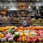Inflation : on vous explique pourquoi la baisse des prix n'est pas forcément une bonne nouvelle pour la consommation
L'Insee rapporte un ralentissement de l'inflation au mois de septembre, mais les experts restent attentifs à un risque de déflation.