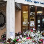 Le collège de Samuel Paty à Conflans-Sainte-Honorine vote pour renommer l'établissement au nom du professeur assassiné
Près de quatre ans après l'assassinat du professeur au collège du Bois d'Aulne, à Conflans-Sainte-Honorine, l'établissement vient finalement d'accepter l'idée de renommer le collège en hommage à Samuel Paty.