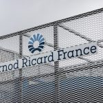 Pernod Ricard renonce au partenariat avec le PSG et perd une belle exposition à l'international
La rivalité entre Marseillais et Parisiens a eu raison de cet accord commercial qui devait durer quatre ans, et qui devait permettre à Pernod-Ricard de promouvoir certaines de ses 240 marques à l’étranger.
