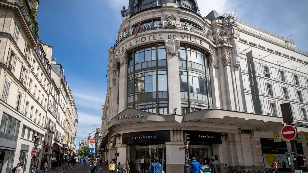Reportage
Ruptures, retards et délais de paiement... "On n'a jamais connu ça", alertent des salariés du BHV, inquiets pour la survie de l'emblématique grand magasin parisien
L'intersyndicale s'alerte de la santé financière de l'enseigne, rachetée depuis un an par la SGM, la Société des grands magasins.
