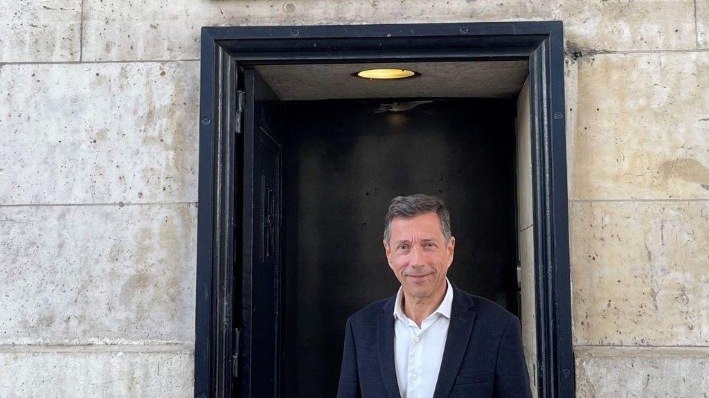 Les ascenseurs Schindler : "Aujourd'hui, seul un résident de logement collectif sur deux a un ascenseur"
Créée il y a 150 ans, la marque Schindler exploite aujourd'hui 150.000 ascenseurs et escaliers mécaniques en France. L'enseigne met en avant sa volonté de moderniser le secteur.
