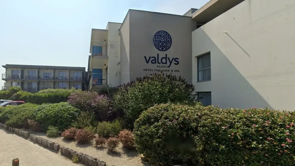 Un masseur du centre de thalasso de Roscoff, dans le Finistère, soupçonné de tentative de viol et d'agressions sexuelles
L’homme, soupçonné d'avoir agressé au moins trois clientes, a été mis en examen et placé en détention provisoire.