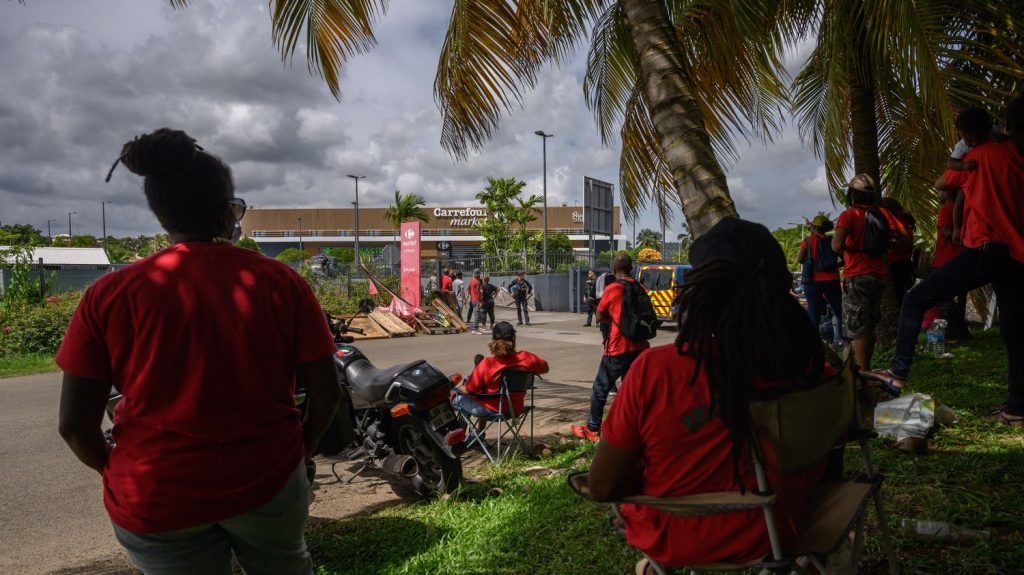 Vie chère en Martinique : qu'est-ce que l'"octroi de mer", cette taxe qui alimente la colère des manifestants ?
Une taxe douanière spécifique s'applique aux importations en Guadeloupe, Guyane, Martinique, Mayotte et à La Réunion. La Cour des comptes évoque une fiscalité "à bout de souffle".