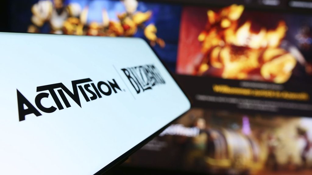 Plainte contre Activision : l'éditeur de jeux vidéo "n'est pas en mesure de justifier ses bannissements" de joueurs, dénonce l'UFC-Que Choisir
"On est face à des consommateurs qui ont acheté un jeu vidéo, qui ont pour la plupart acheté le droit de jouer en ligne et on s’est rendu compte que le groupe Activision bannissait certains joueurs pour des motifs, la plupart du temps, de triche", explique l'association de défense des consommateurs, qui dénonce l'absence de justification de la part de l'éditeur.