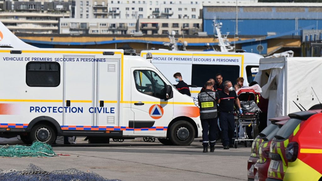 Naufrage dans la Manche : "Le passeur est le bouc émissaire", selon Utopia 56 qui appelle la France à changer de politique migratoire
Au moins 12 personnes migrantes sont mortes en tentant de rallier l'Angleterre, au large de Boulogne-sur-Mer, mardi.