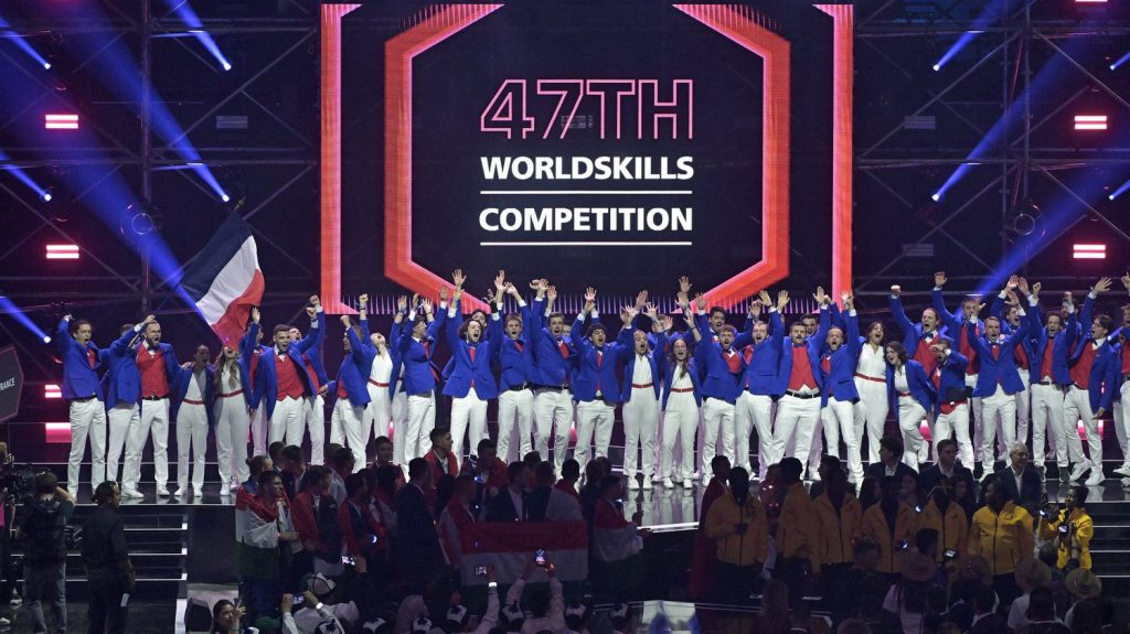 Reportage
"Monter la jeunesse bosseuse, talentueuse et acharnée de travail" : les Worldskills, les "JO des métiers", s'ouvrent à Lyon
Quelque 1 500 jeunes professionnels sont en lice pour le championnat du monde des métiers qui se déroule à Lyon.