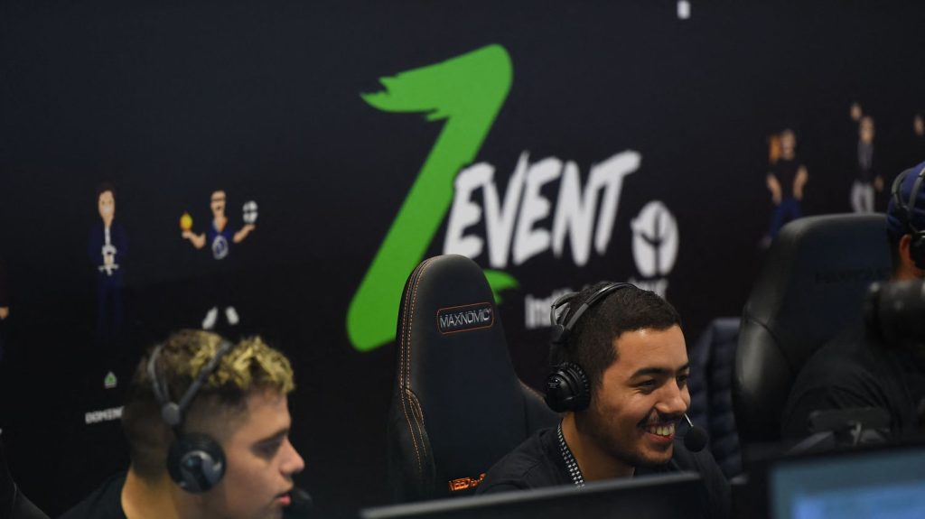 ZEvent 2024 : comment ce marathon de jeu vidéo sur Twitch est devenu un événement caritatif incontournable en quelques années
L'événement, qui rassemble des streamers français afin de recueillir des dons pour des associations, revient après une pause en 2023. Lors de ses deux dernières éditions, plus de 10 millions d'euros avaient été récoltés.