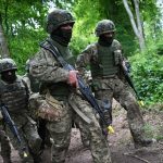 Guerre en Ukraine : à quoi ressemble la 155e brigade ukrainienne formée en France ?
La France est le premier pays à avoir proposé à Kiev une formation militaire à l'échelle d'une brigade. Emmanuel Macron leur rend visite, dans le Grand-Est.