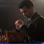 "Rematch" : "On sentait qu'on changeait de civilisation avec ce match de Kasparov contre un ordinateur en 1997", Bruno Nahon, le producteur
"Rematch" raconte le combat d'échecs en six matchs en 1997, à New York, sous l'œil des caméras, entre le champion du monde d'échecs, Garry Kasparov, et un ordinateur hyperpuissant d'IBM, Deep Blue. Un thriller psychologique, un retour aux années 90, une série passionnante en six épisodes disponibles sur arte.tv.