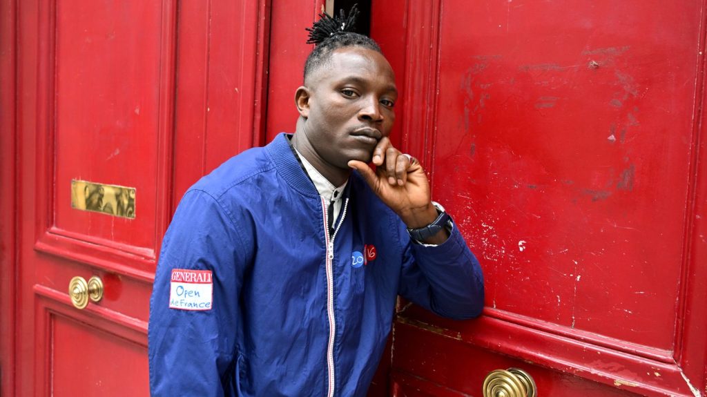 Cinéma : la quatrième demande de régularisation d'Abou Sangare sera étudiée, l'acteur est "soulagé"
Le jeune Guinéen, apprenti mécanicien à Amiens (Somme), est le héros de "L'Histoire de Souleymane", en salles depuis mercredi. Après trois refus de titre de séjour, et une obligation de quitter le territoire français, il a reçu un récépissé de titre de séjour.