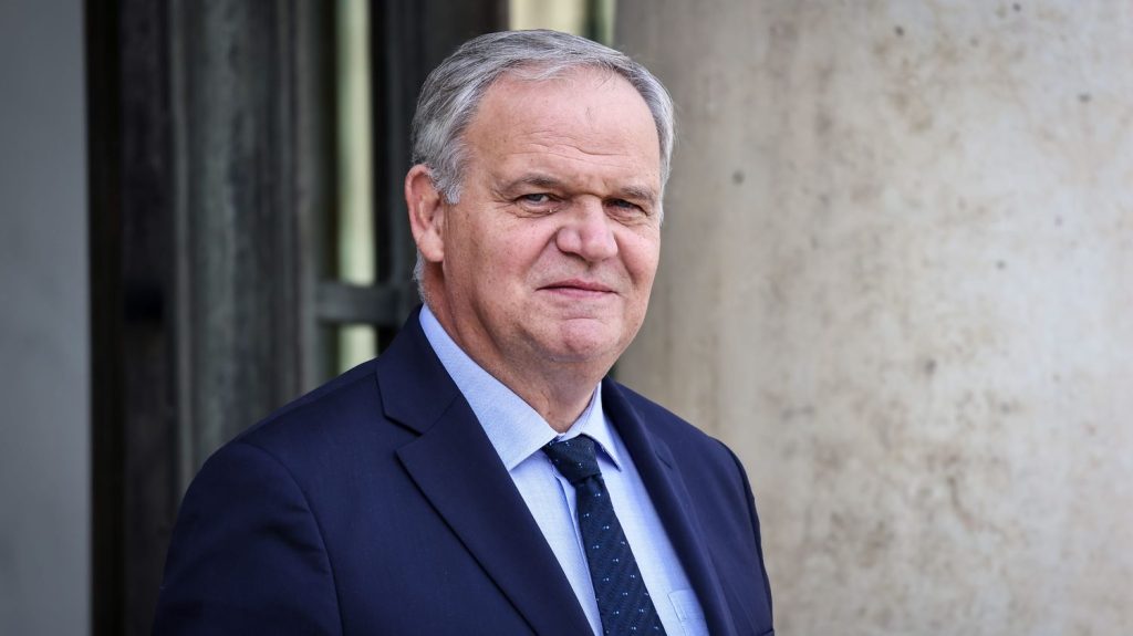 Martinique : le ministre chargé des Outre-Mer "salue l'accord signé mercredi soir à Fort-de-France" sur la vie chère et se "rendra" sur place "dans les prochaines semaines"
L'État a déclaré mercredi 16 octobre avoir signé un accord pour baisser de "20% en moyenne" les prix de l'alimentaire en Martinique, alors que l'île est secouée par une mobilisation contre la vie chère depuis plusieurs semaines.