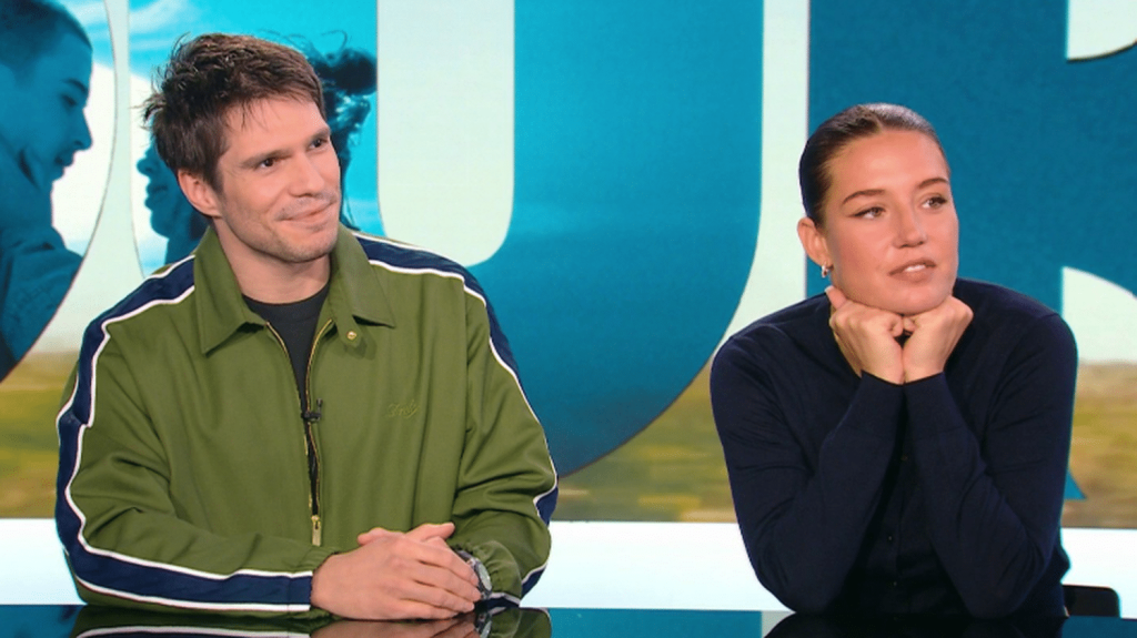 "L'Amour ouf" sort au cinéma : Adèle Exarchopoulos est "une de nos meilleures actrices", salue François Civil
Le film "L'Amour ouf" sort au cinéma mercredi 16 octobre. À cette occasion, les acteurs François Civil et Adèle Exarchopoulos, à l'affiche de ce long-métrage réalisé par Gilles Lellouche, sont les invités du 13 Heures.
