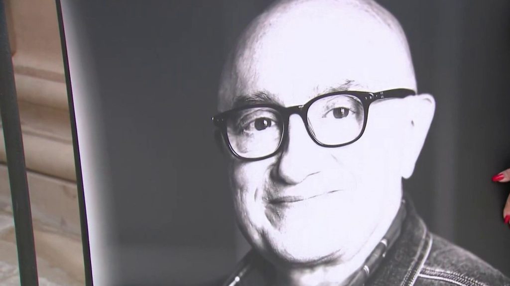 Obsèques de Michel Blanc : un dernier hommage pour le comédien
Les obsèques de Michel Blanc ont lieu à Paris, jeudi 10 octobre après-midi. Un moment que la famille et les proches du comédien souhaitent joyeux.