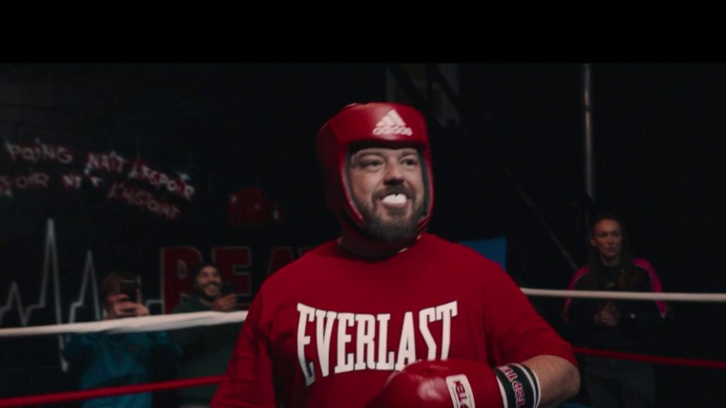 Cinéma : Alban Ivanov dans la comédie "Challenger" devient le Rocky français
Challenger est une comédie qui sera à l’affiche mercredi prochain au cinéma. Il s’agit de l’histoire d’un malentendu : un boxeur amateur est propulsé sur le ring face à un véritable champion. Il devient alors un héros malgré lui.