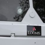 Grenoble : attaque d'un fourgon blindé de transport de fonds
Des hommes cagoulés ont attaqué des convoyeurs de fonds revenant de la Banque de France à Grenoble (Isère), en pleine matinée, jeudi 10 octobre.