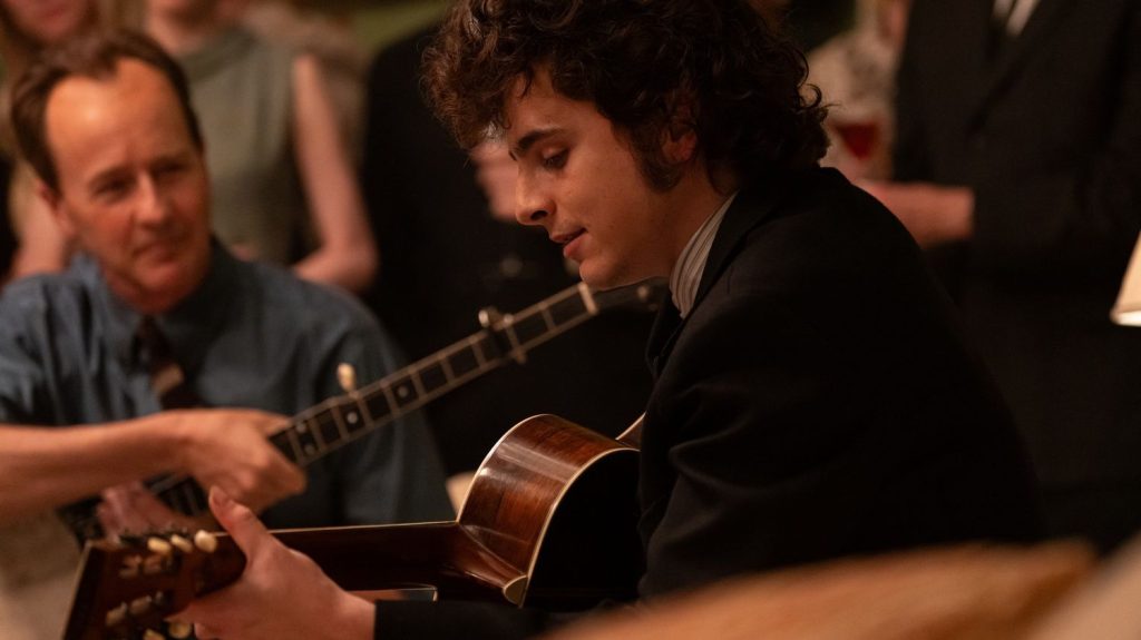 "Un parfait inconnu" : découvrez la nouvelle bande-annonce du biopic sur Bob Dylan avec Timothée Chalamet
Le film signé par James Mangold revient sur les débuts de l'artiste américain dans le New York des années 1960 et les choix radicaux qu'il fera, marquant à jamais l'industrie musicale américaine.