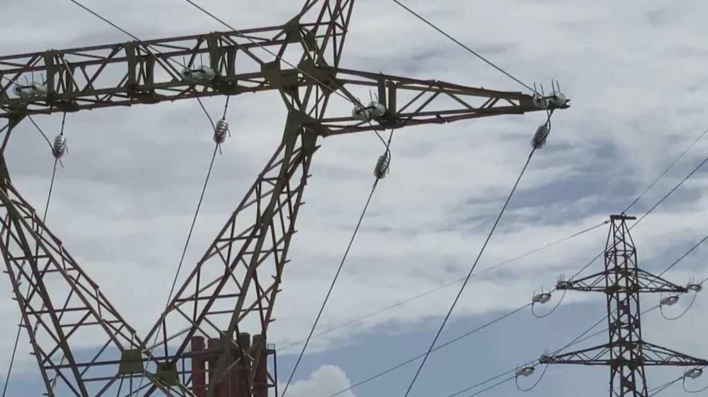 Black out en Guadeloupe sur fond de conflit social : un quart des foyers reste privé de courant
Un black-out subi par les habitants de la Guadeloupe vendredi 25 octobre, dû à l'arrêt des 12 moteurs de la centrale EDF PEI, a impacté l'archipel.