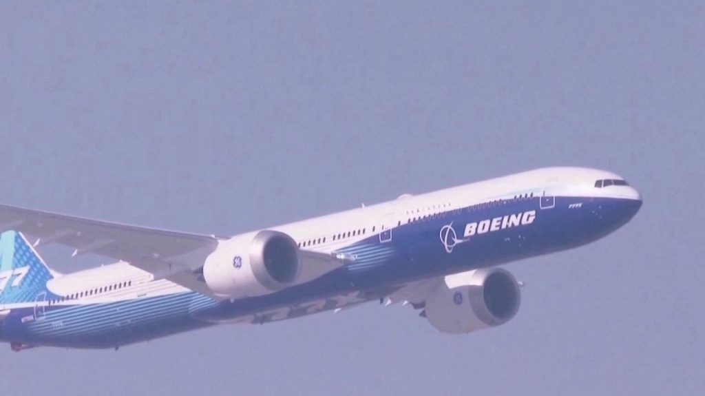 Aéronautique : Boeing, un géant qui lutte pour sa survie
L'avionneur Boeing a annoncé supprimer 10% de sa main d'œuvre. L'entreprise américaine est dans la tourmente depuis plusieurs incidents en vol.